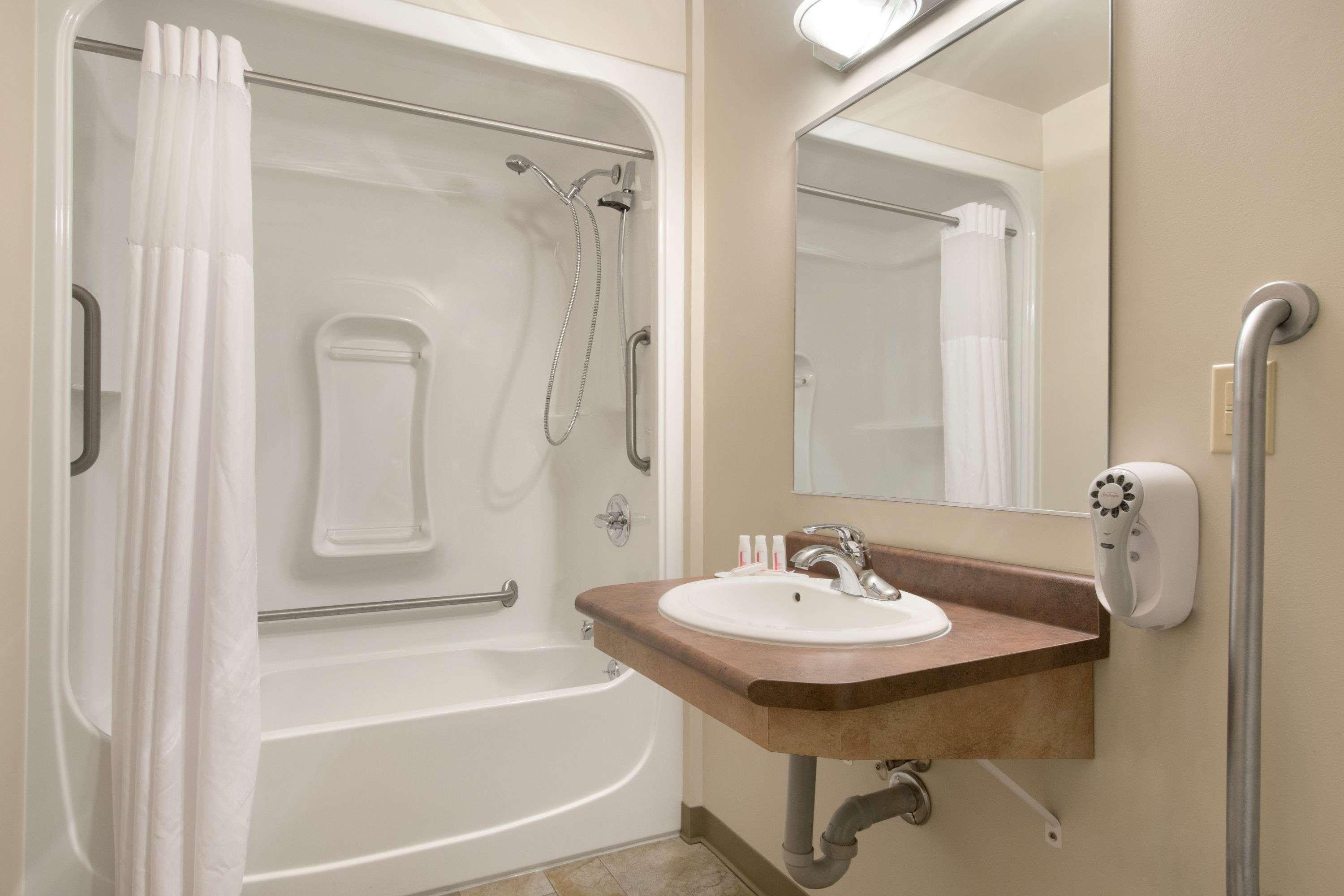 Days Inn & Suites By Wyndham Thunder Bay Extérieur photo