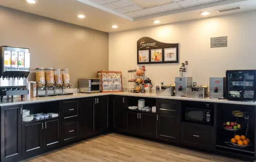 Days Inn & Suites By Wyndham Thunder Bay Extérieur photo